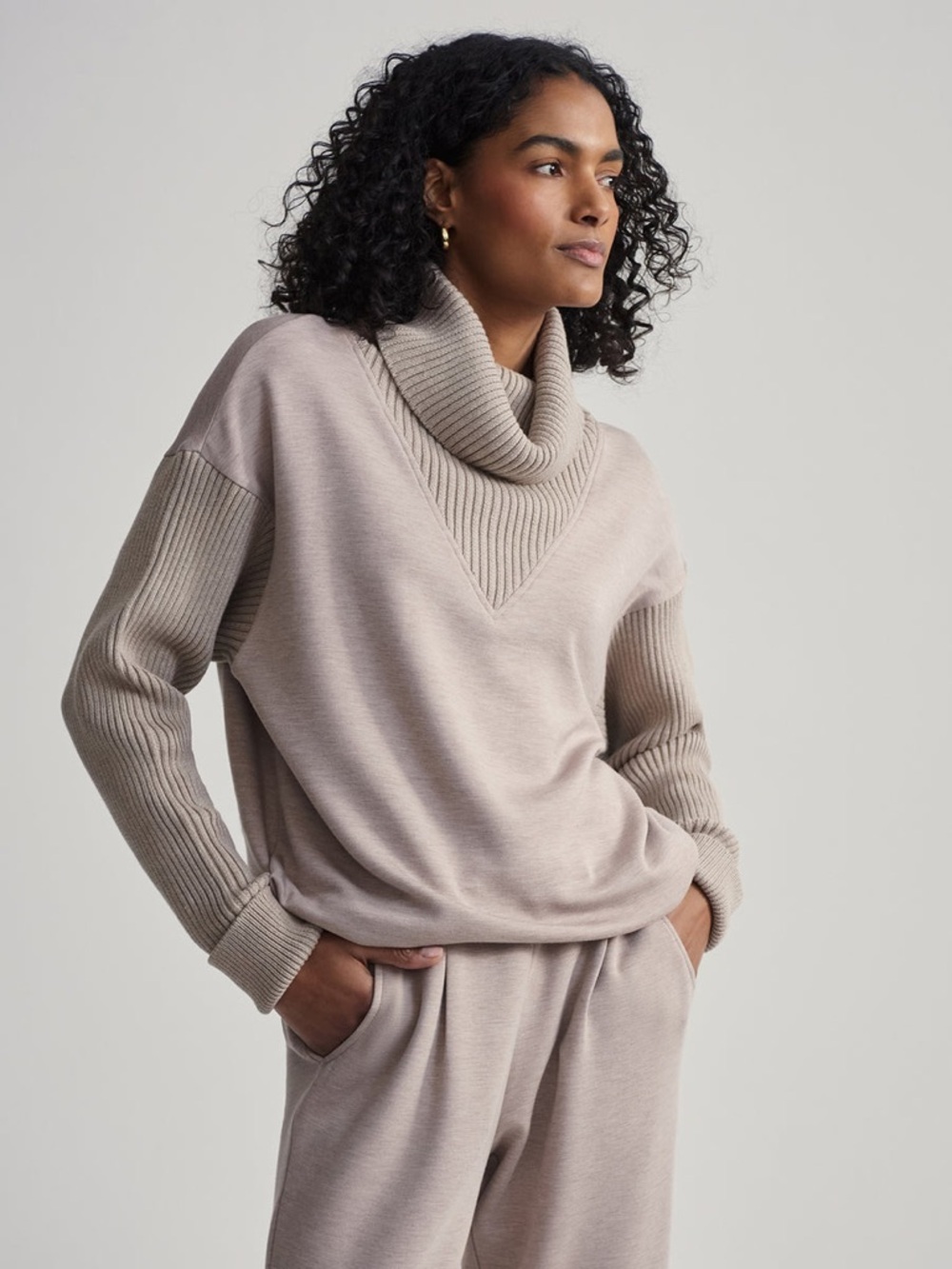 Varley Hannah Cowl Neck Taupe Neck Sweat Top -NWOT -size small - Picture 2 of 13